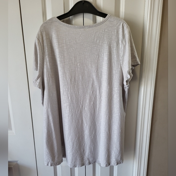 CHICO'S The Ultimate Tee Size XL Gray T-shirt With Silver Shimmer - Picture 7 of 7